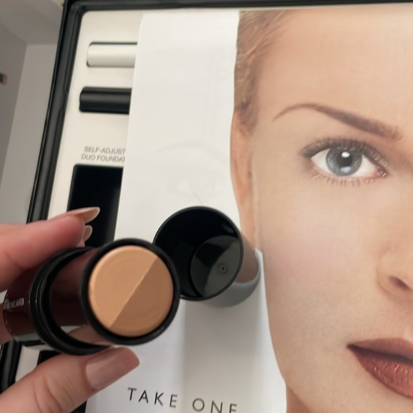 Makeup Kit - Picture 4 of 4